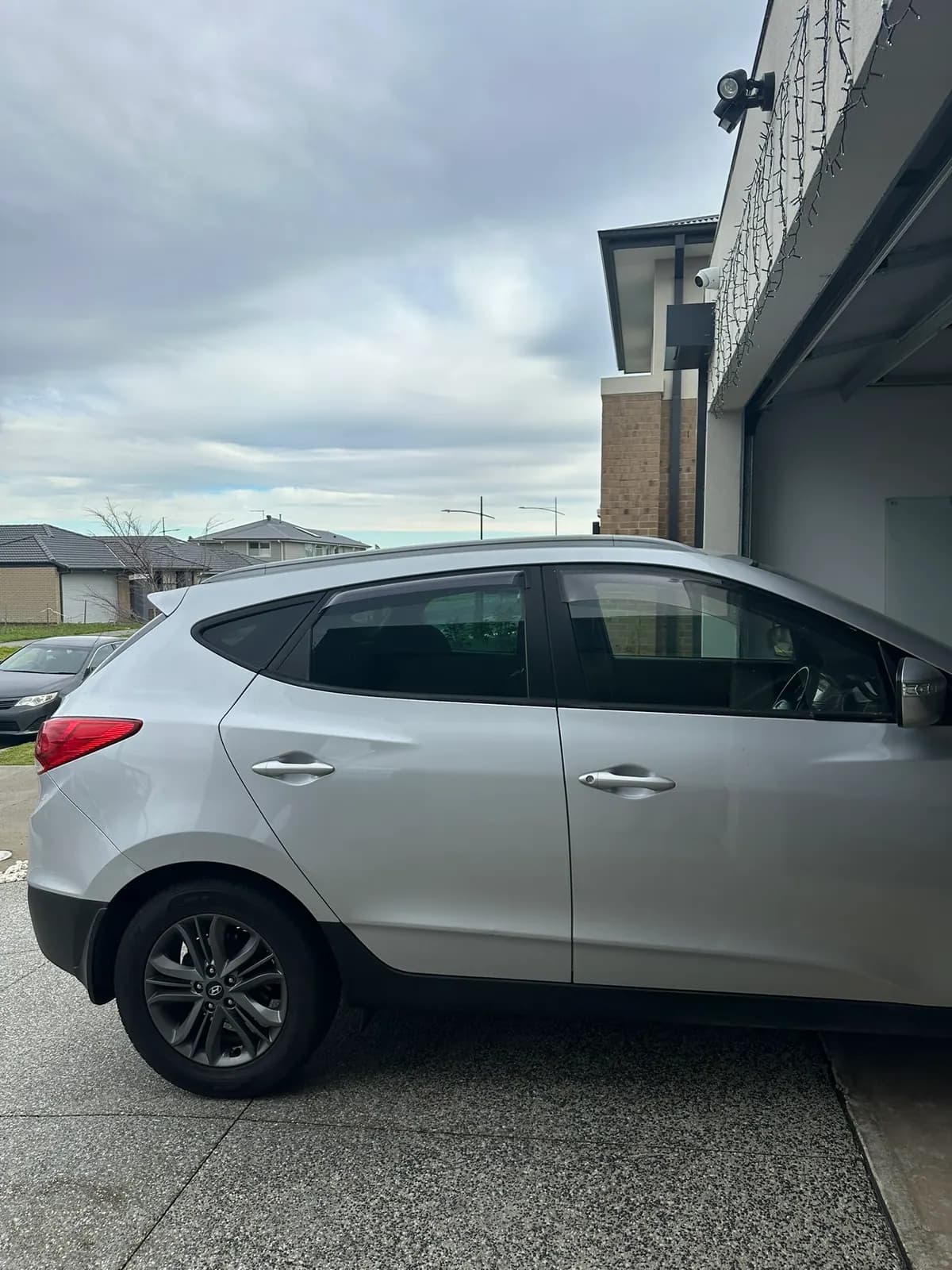 This Hyundai ix35 received premium ceramic window tinting all around. Even vehicles with factory privacy glass can benefit from additional tinting, providing improved heat rejection, UV protection and comfort without compromising their sleek appearance.